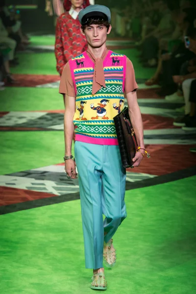 Look 44